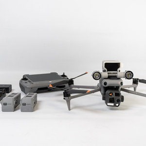 DJI Matrice 4E Enterprise Security <b>Drone</b> for Industrial Site Patrol Thermal Inspection and Public Safety Protection <b>Drone</b> - Product Image 3