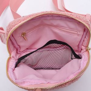 กระเป๋าคาดเอวแบบมีซิป Keymay Velvet ลายตัวอักษร สำหรับทุกเพศ  ขนปุย นุ่มสบาย พกพาสะดวก ใช้ได้ทั้งแบบสะพายข้างและคาดเอว เหมาะสำหรับการเดินทางท่องเที่ยวกลางแจ้งในชีวิตประจำวัน - Product Image 5