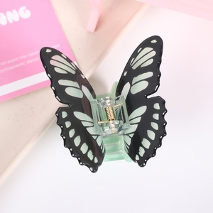 مشبك شعر أنيق على شكل فراشة من الأكريليك مقاوم للماء بعلامة تجارية خاصة مخصص كإكسسوار للشعر للفتيات والنساء - Product Image 5