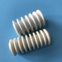 Isolateurs en céramique de stéatite haute tension pour éléments chauffants et thermostat.