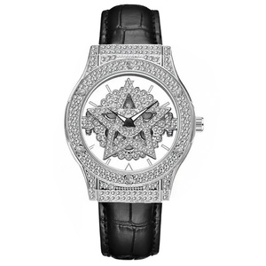 Montre à quartz pour homme à motif étoile, bracelet en cuir entièrement orné de cristaux - Product Image 2