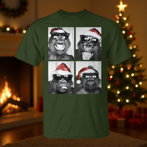 T-shirt de Noël avec gorilles en lunettes de soleil et chapeau de Père Noël, motif festif et humoristique - Product Image 3