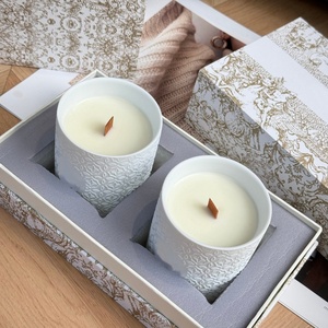Vela Aromática de Lujo en Cerámica, Regalo para Mujer, Fragancia para el Hogar, Relajante Corporal - Product Image 2