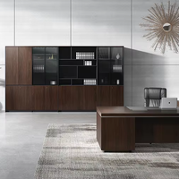 Armoire de rangement de bureau en bois grainé avec portes en verre trempé, étagères ouvertes et compartiments de classement verrouillables