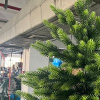 Arbres de Noël artificiels d'extérieur haut de gamme en PE, aspect réaliste, 6FT/7FT/8FT, vente en gros, personnalisation directe usine