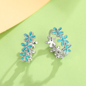 Orecchini Floreali per Donne, Design Fresco Ispirato alla Natura, Accessori per Orecchie da Indossare Quotidianamente - Product Image 5