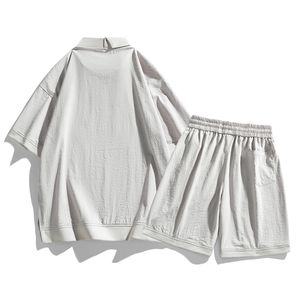 Camiseta de seda helada con logo personalizado y pantalones cortos, conjunto de dos piezas para hombre, de verano, de marca, de secado rápido, informal y elegante. - Product Image 2