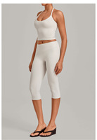 Ensemble de yoga 2 pièces pour femme : haut court à col halter et legging capri taille haute, tenue de sport douce et extensible pour la gym, la danse et l'entraînement