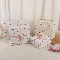Boîte cadeau vide élégante au design frais avec couvercle et base, emballage de luxe personnalisé pour les cadeaux d'anniversaire ou de la Saint-Valentin pour les amies
