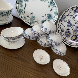 Nuevo producto europeo de lujo Bone China cargador placa verde porcelana 41 Uds juego de cena para la familia - Product Image 2