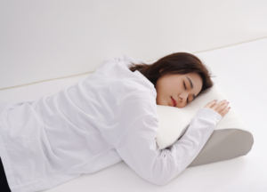 وسادة WJ-2073 على شكل فراشة مصنوعة من الفوم الذاكر للنوم على الجانب - دعم طبي للرقبة للتخييم والفنادق مضادة لعث الغبار - Product Image 2