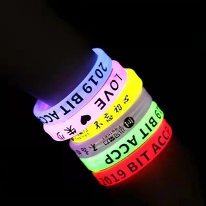 Hầu hết người ta gần đây đã tìm kiếm vòng đeo tay phát sáng mát mẻ cho buổi hòa nhạc - Product Image 3