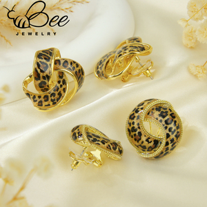 Últimos conjuntos de joyería con estampado de leopardo, resistentes al deslustre, impermeables, de latón chapado en oro de 14k, con anillo, collar y aretes para mujeres africanas. - Product Image 3