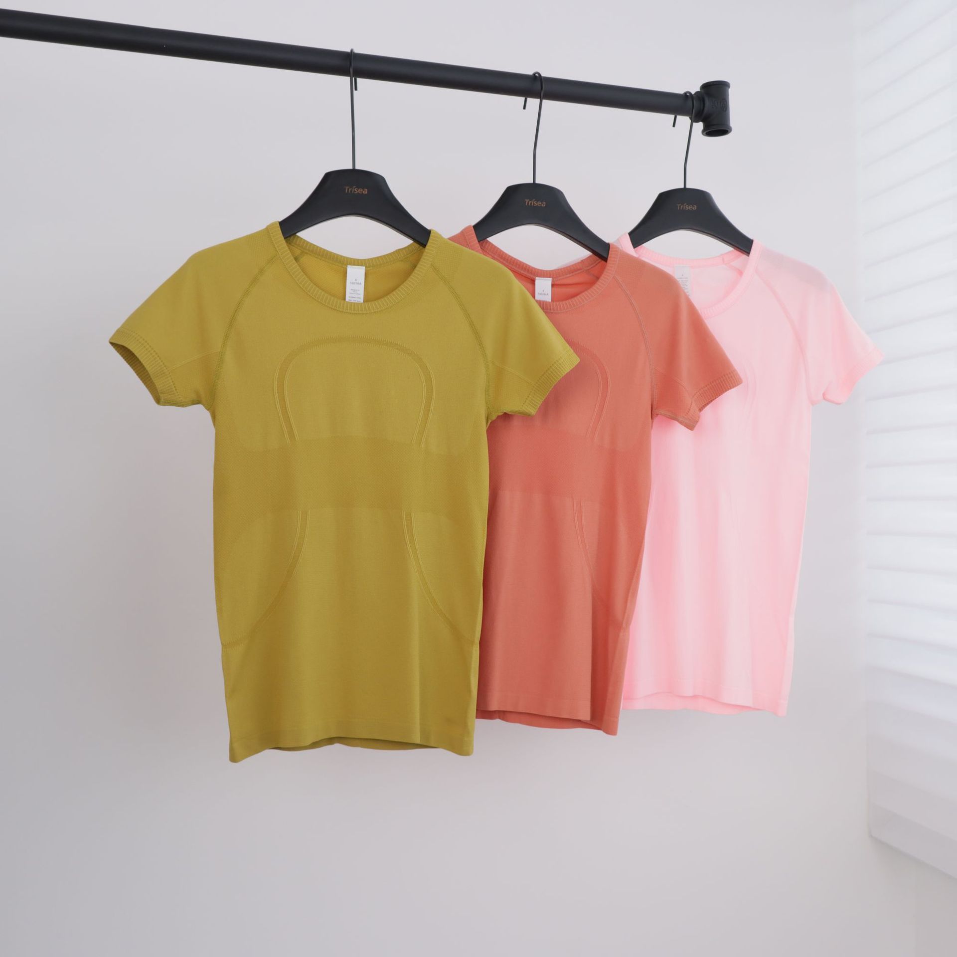 Short Sleeve Yoga T-Shirt Women Quick Dry Breathable Slim Fit Gym Fitness Running Top Crew Neck Athletic Sports Wear