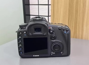 Appareil <span class=keywords><strong>photo</strong></span> numérique reflex professionnel <span class=keywords><strong>Canon</strong></span> EOS 7D Mark II avec objectif 18-135mm, format APS-C, vente en gros - Product Image 4