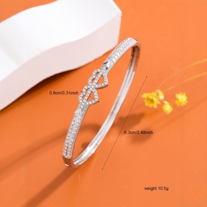 Bracelet tendance en or et argent, micro-serti de zircons, design double cœur, bijoux de fête pour femmes - Product Image 3