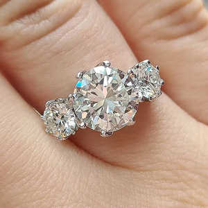 Anello con Tre Pietre di Zirconia per Donne, Stile Europeo, Gioiello da Dito alla Moda per Uso Quotidiano, Feste, Appuntamenti, Regalo - Product Image 2
