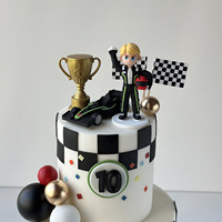 Cartoon-Jungen Geburtstagstorten-Dekoration, Cartoon-Rennfahrer Kart-Puppen-Set, Schwarze F1-Auto-Themen-Tortendekoration
