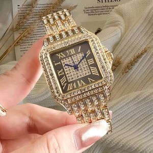 Montre à quartz pour homme et femme, bracelet en alliage de luxe, style crocodile, cadran rond simple et élégant, chiffres romains, lunette sertie de strass - Product Image 2