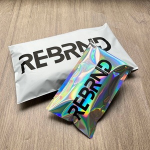 Bolsa de Envío Ecológica Holográfica Plateada de Lujo con Película Láser y Sellado Autoadhesivo para Ropa y Zapatos - Product Image 6