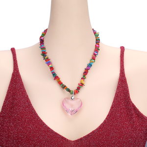 Collier bohème coloré en pierres naturelles concassées avec grand pendentif cœur en verre rouge, chaîne de clavicule tendance pour femme - Product Image 4