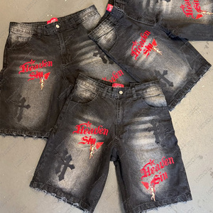 Pantalones cortos de mezclilla elásticos de punto para hombre, de cintura media, estilo Hip Hop, con aplique de bordado de pedrería personalizado, dobladillo sin rematar, efecto desgastado y descolorido por el sol - Product Image 2