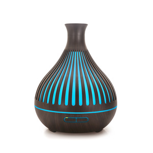 Difusor de Aroma con Diseño Hueco y Rayas, Humidificador Ultrasónico de 400 ml con Acabado de Madera y Luz LED para Uso en el Hogar y la Oficina - Product Image 4
