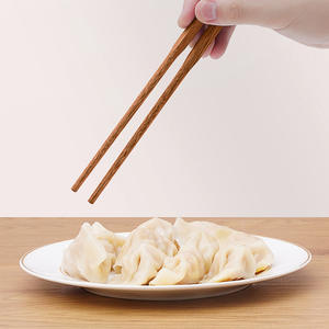 ตะเกียบไม้ขายส่งจำนวนมาก <span class=keywords><strong>ราคา</strong></span><span class=keywords><strong>ถูก</strong></span> รับทำโลโก้ ตะเกียบหรูหราสำหรับโรงแรม ซูชิ ผลไม้ บะหมี่ ชุดตะเกียบ - Product Image 4