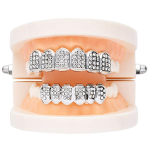 <span class=keywords><strong>Grillz</strong></span> Placcati Oro Stile Hip Hop Iced Out di Alta Qualità <span class=keywords><strong>Grillz</strong></span> in Oro 14 con Denti di Diamante Superiori e Inferiori Vendita all'Ingrosso - Product Image 3