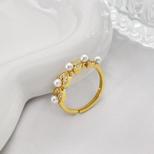 Bague élégante en forme de feuille plaquée or 18 carats de style coréen avec perle CZ pour femmes - Product Image 2