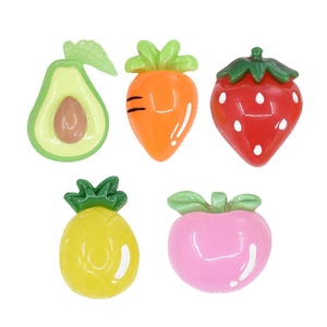 Accesorios de cabujón plano de resina transparente con frutas (fresa, melocotón, piña) para lazos de pelo DIY, centros de manualidades y scrapbooking - Product Image 1