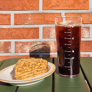 Gobelet géant transparent pour fêtes 32oz 910ml, fabriqué à partir d'Ecozen, comme un verre en plastique jumbo et un grand récipient à boisson pour les fêtes - Product Image 1