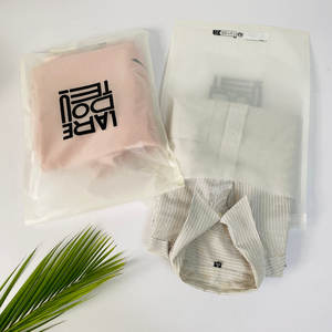 Bolsa de papel biodegradable personalizable Embalaje semitransparente con forro de suela Variedad de tamaños para uso en ropa - Product Image 3