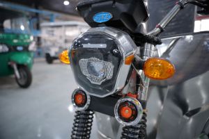 Vendita Diretta dalla Fabbrica di Tricicli Elettrici da Carico in Acciaio di Alta Qualità con Cabina Aperta - Product Image 3