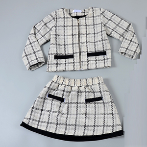 Set Due Pezzi Elegante per Ragazze 9-12 Anni con Logo Personalizzato, Completo a Quadri con Maniche Lunghe e Gonna - Product Image 1