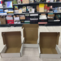 4*4*2 pouces en stock petite boîte d'avion à la mode ondulé léger robuste emballage en papier boîte aux lettres transport stockage