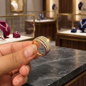 Anillo de promesa moderno con diamante cultivado en laboratorio para mujer con oro de 18 quilates - Product Image 4