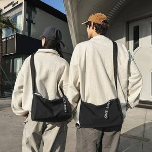 กระเป๋าสะพายข้าง Love Lo สีดำ กันน้ำ สายเดี่ยว สีพื้น สำหรับเดินทาง พักผ่อน ผู้ชาย ผู้หญิง ฤดูใบไม้ผลิ 2025 - Product Image 4