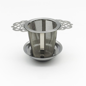 Infusor de Té Magnético de Acero Inoxidable Pulido, Forma de Tetera Moderna, Extra Fino, Plateado, con Bandeja Recolectora - Product Image 6