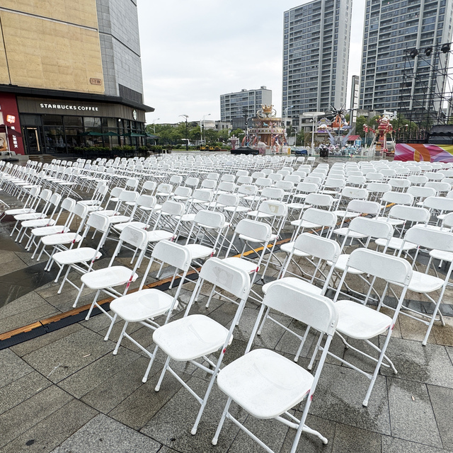 High Quality Vingli Padded Dining Restaurant Rest Seat Outdoor Wedding Banquet White Plastic Resin Folding Dining Chair