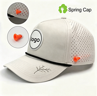 Gorra de golf personalizada con logo de parche de goma perforado con corte láser, 5 paneles, impermeable, con cuerda, soporte para tee y marcador de bola magnético