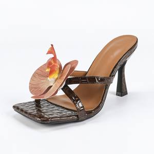 Nouvelles sandales à talons hauts à bout carré, style chic et sexy, inspirées de la mode française, pour le commerce international, modèle 2025, conception en une seule étape - Product Image 5