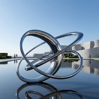 Sculpture circulaire abstraite en acier inoxydable plaqué argent poli miroir, design tendance pour jardin extérieur et piscine