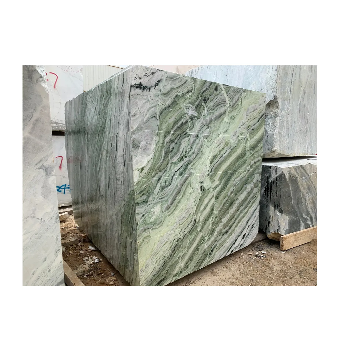 Blok Marmer Bahan Baku Hijau Marmer Es Giok Dingin Batu Marmer Zamrud untuk Dekorasi Kelas Atas
