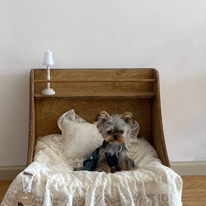 Lüks Ahşap Evcil Hayvan Yatağı, Gardırop Depolama Rafı ve Askı Çubuğu ile Estetik Vintage Köpek Yatağı Mobilyası, Küçük Köpekler ve Kediler için - Product Image 1