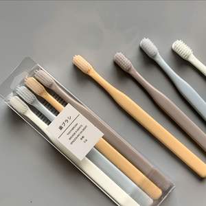 Lot de 4 brosses à dents manuelles japonaises Macaron à poils souples et petite tête pour adultes – Ensemble familial - Product Image 1
