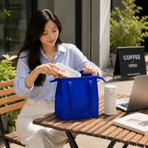 Sac isotherme carré grande capacité pour repas à emporter, en non-tissé gaufré à motif de points, avec logo personnalisé et feuille d'aluminium épaisse - Product Image 3