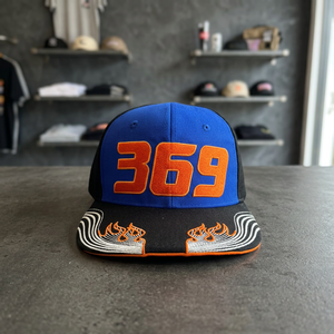 หมวกแก๊ปปักลายโลโก้แบบกำหนดเอง ป้ายทอ ปักลาย หมวก Snapback สีน้ำเงินดำ ปีกแบน สไตล์สตรีท 6 แผง สำหรับผู้ใหญ่ ใส่ได้ทั้งชายและหญิง หมวกลำลอง - Product Image 1