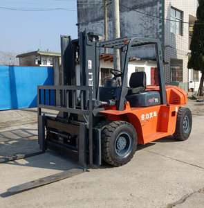 Chariot élévateur à palettes diesel d'occasion Heli CPCD30 H2000 7 tonnes avec moteur Isuzu, transmission 4x4, terrain accidenté, modèle 2023 - Product Image 3
