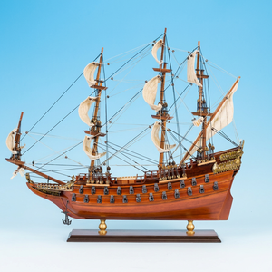 Vasa Wasa 1628, Barco de Guerra Sueco Hecho a Mano en Madera con Detalles en Latón y Base de Exhibición de Madera, Adorno Náutico para Mesa del Hogar - Product Image 1